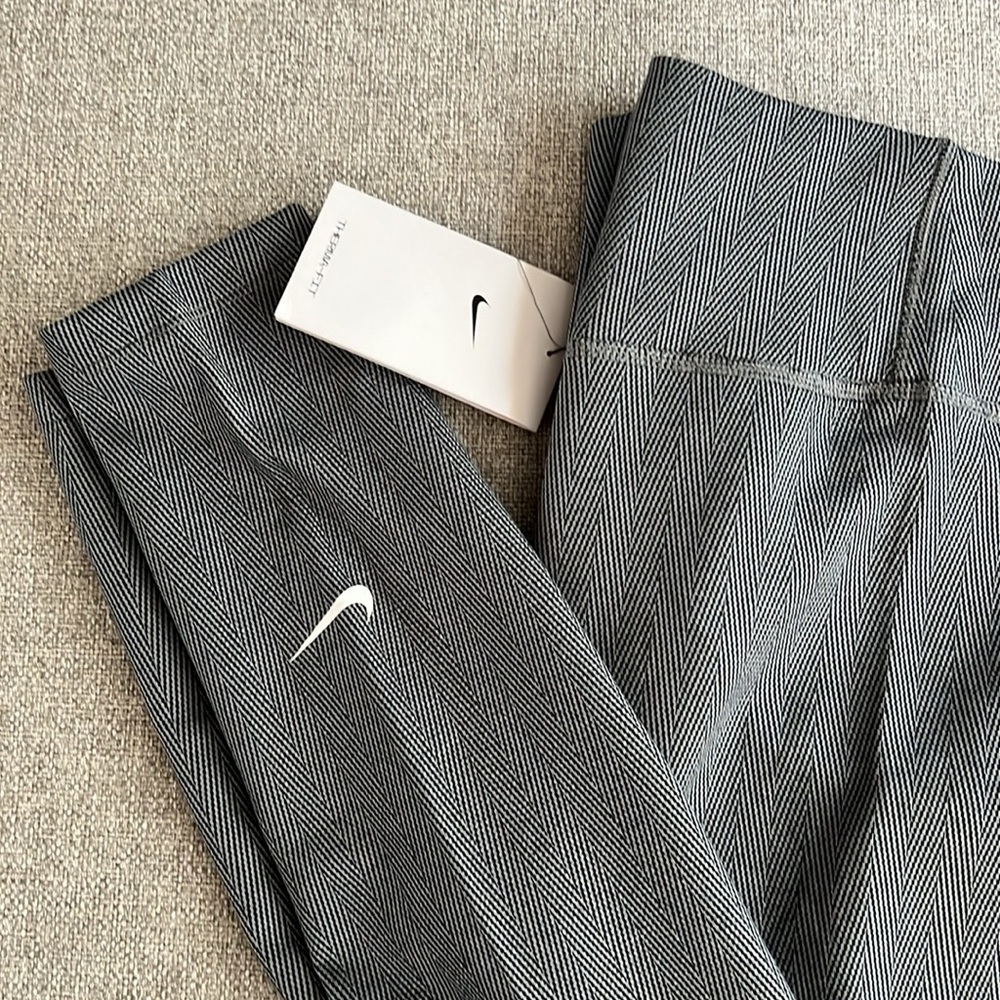 Nike Therma Fit Charcoal Herringbone Leggings - Picture 2 of 7